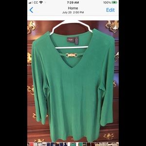 Beautiful emerald green Chicos size 1 tunic travelers.